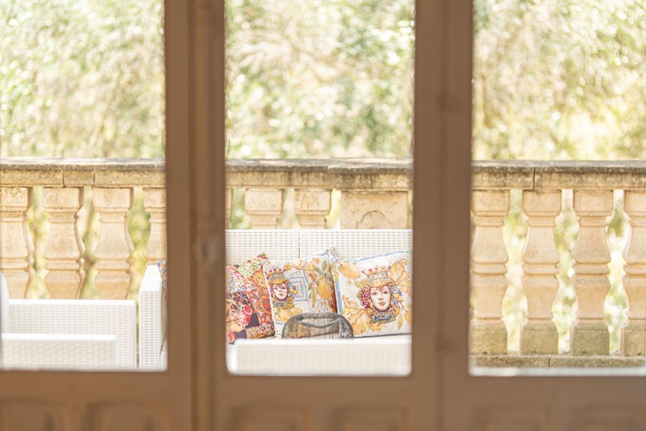 Villa Encantamiento - Dimora Gelsomino - Masseria Storica Nel Cuore Della Puglia Con Piscina Latiano Exterior photo